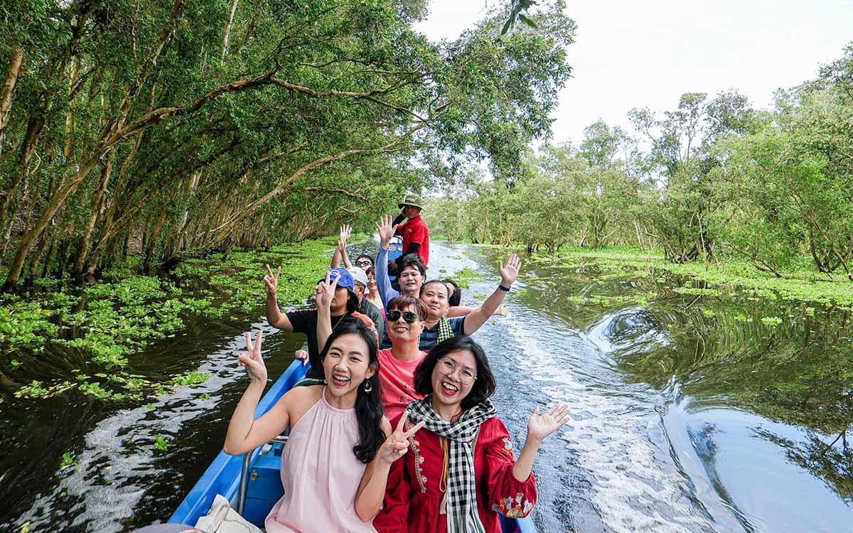 Southern Vietnam and Cambodia Itinerary - Boat trip in Tra Su forest